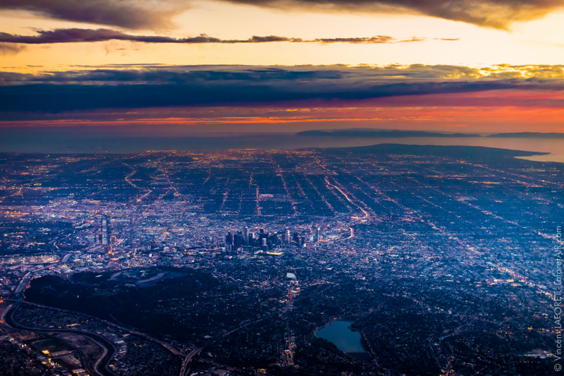 Illustration for article titled Spectacular aerial photos of Los Angeles shows it like you never seen it